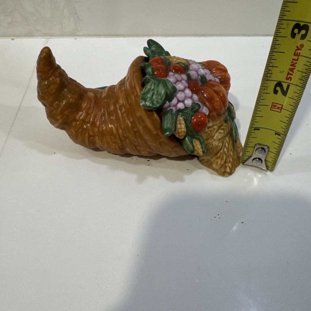 Vintage Cornucopia Salt & Pepper Shakers - Picture 5 of 5
